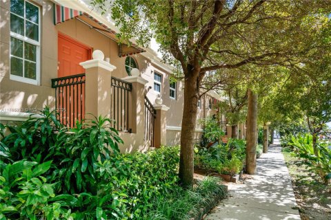 Touwnhouse à vendre à Miami, Floride: 2 chambres, 148.18 m2 № 1691508 - photo 1