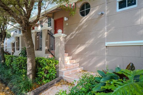 Touwnhouse à vendre à Miami, Floride: 2 chambres, 148.18 m2 № 1691508 - photo 2