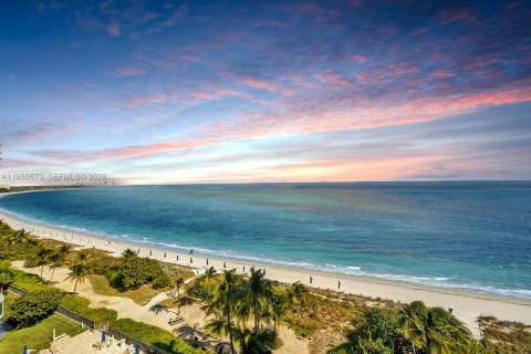 Condominio en alquiler en Key Biscayne, Florida, 3 dormitorios, 165.55 m2 № 2007657 - foto 2