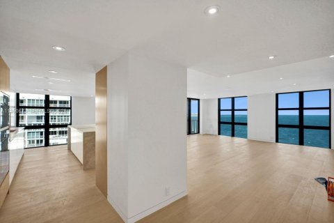 Condominio en alquiler en Key Biscayne, Florida, 3 dormitorios, 165.55 m2 № 2007657 - foto 3