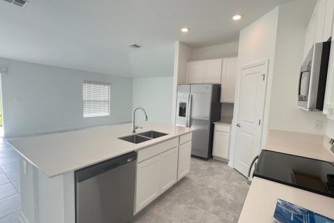 Villa ou maison à louer à Davenport, Floride: 3 chambres, 144.46 m2 № 2094652 - photo 2