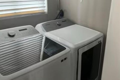 Villa ou maison à vendre à Miami Gardens, Floride: 3 chambres, 126.16 m2 № 1727717 - photo 13