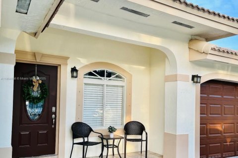 House in Miami Gardens, Florida 3 bedrooms, 126.16 sq.m. № 1727717 - photo 1