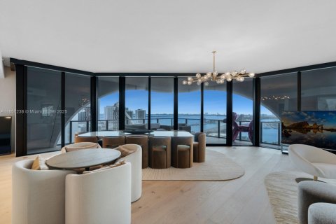 Condo in Miami, Florida, 4 bedrooms  № 1960251 - photo 7