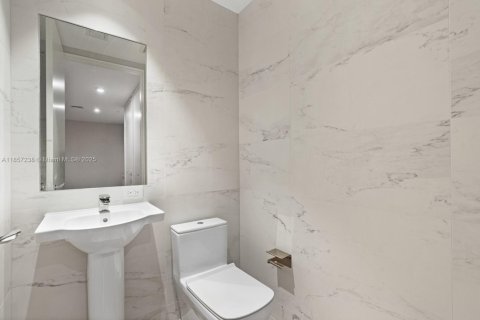 Condo in Miami, Florida, 4 bedrooms  № 1960251 - photo 10