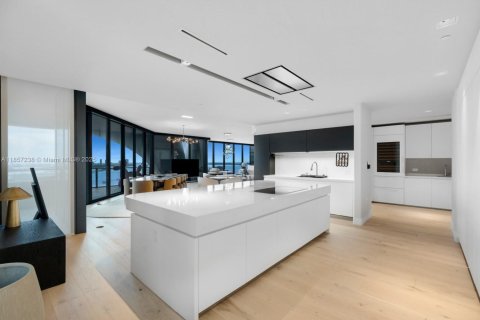 Condo in Miami, Florida, 4 bedrooms  № 1960251 - photo 13