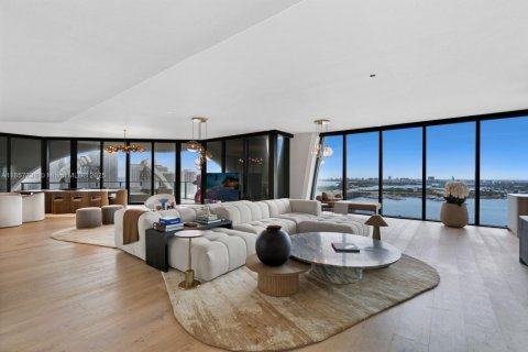 Condo in Miami, Florida, 4 bedrooms  № 1960251 - photo 2