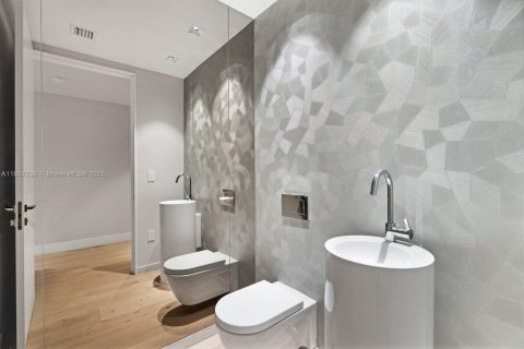 Condo in Miami, Florida, 4 bedrooms  № 1960251 - photo 21