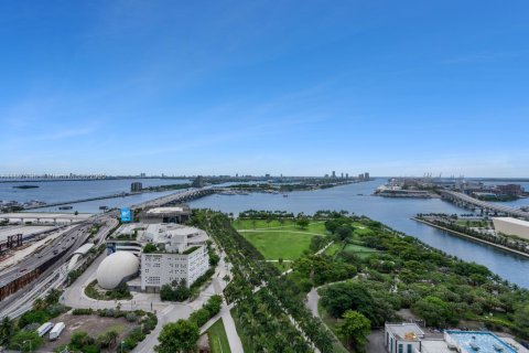 Condo in Miami, Florida, 4 bedrooms  № 1960251 - photo 17