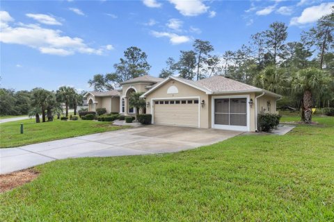 House in Homosassa, Florida 4 bedrooms, 257.53 sq.m. № 1847170 - photo 1