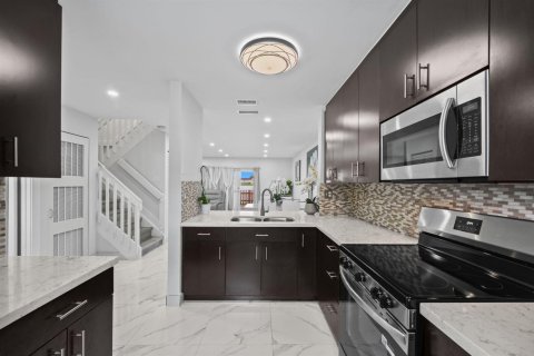 Touwnhouse à Miami, Floride 3 chambres, 117.99 m2 № 2173107