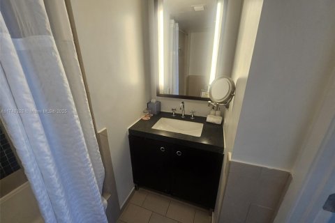 Condominio en venta en Sunny Isles Beach, Florida, 2 dormitorios, 84.36 m2 № 1865217 - foto 16