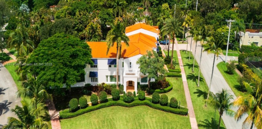 House in Coral Gables, Florida 7 bedrooms, 994.61 sq.m. № 1935930