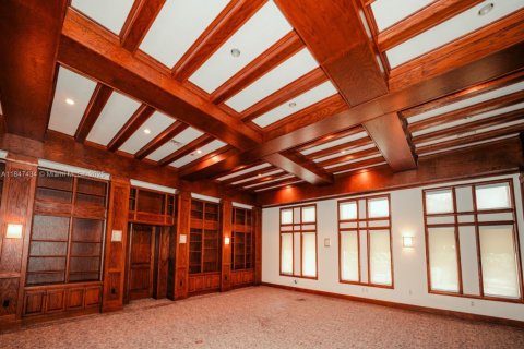 House in Coral Gables, Florida 7 bedrooms, 994.61 sq.m. № 1935930 - photo 17