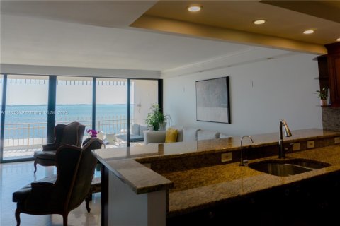 Condo in Miami, Florida, 2 bedrooms  № 1798702 - photo 2