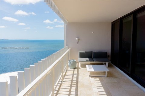 Condo in Miami, Florida, 2 bedrooms  № 1798702 - photo 1