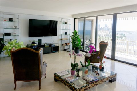 Condo in Miami, Florida, 2 bedrooms  № 1798702 - photo 3