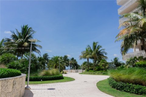Condo in Miami, Florida, 2 bedrooms  № 1798702 - photo 17