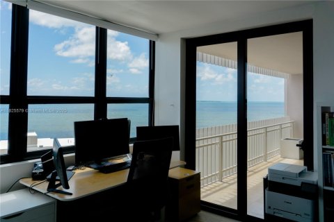 Condo in Miami, Florida, 2 bedrooms  № 1798702 - photo 9