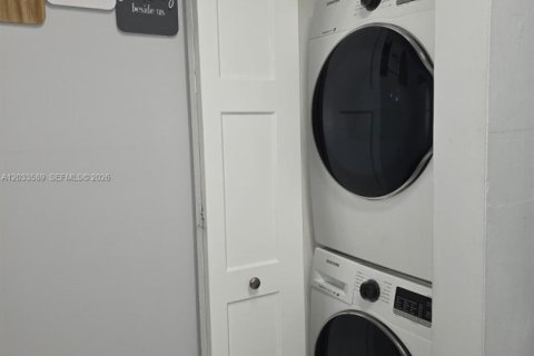 Condominio en alquiler en Pembroke Pines, Florida, 2 dormitorios, 91.51 m2 № 2085467 - foto 12