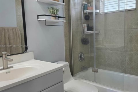 Condominio en alquiler en Pembroke Pines, Florida, 2 dormitorios, 91.51 m2 № 2085467 - foto 15