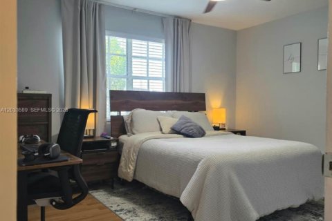 Condominio en alquiler en Pembroke Pines, Florida, 2 dormitorios, 91.51 m2 № 2085467 - foto 13