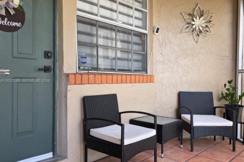 Condominio en alquiler en Pembroke Pines, Florida, 2 dormitorios, 91.51 m2 № 2085467 - foto 3