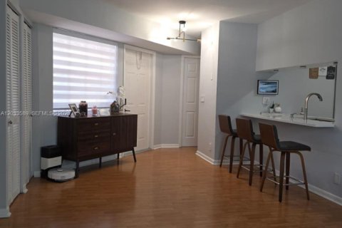 Condominio en alquiler en Pembroke Pines, Florida, 2 dormitorios, 91.51 m2 № 2085467 - foto 8
