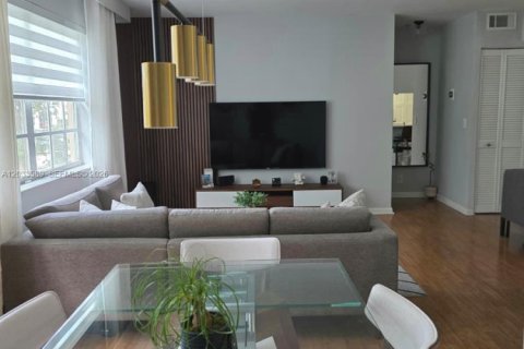 Condominio en alquiler en Pembroke Pines, Florida, 2 dormitorios, 91.51 m2 № 2085467 - foto 6