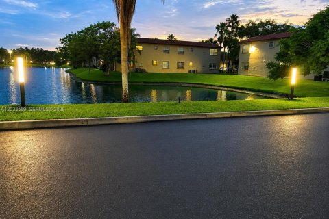 Condominio en alquiler en Pembroke Pines, Florida, 2 dormitorios, 91.51 m2 № 2085467 - foto 20