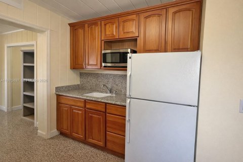 Immobilier commercial à vendre à Pompano Beach, Floride № 2040089 - photo 11