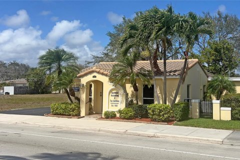 Immobilier commercial à vendre à Pompano Beach, Floride № 2040089 - photo 3