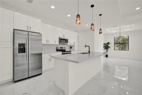 Villa ou maison à vendre à Port Charlotte, Floride: 4 chambres, 165.64 m2 № 1943487 - photo 7