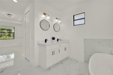 Villa ou maison à vendre à Port Charlotte, Floride: 4 chambres, 165.64 m2 № 1943487 - photo 15