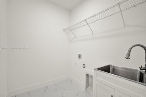 Villa ou maison à vendre à Port Charlotte, Floride: 4 chambres, 165.64 m2 № 1943487 - photo 25