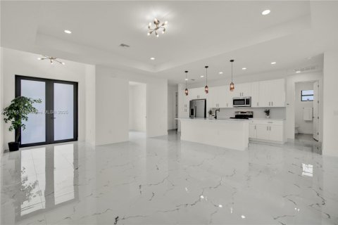 Villa ou maison à vendre à Port Charlotte, Floride: 4 chambres, 165.64 m2 № 1943487 - photo 6