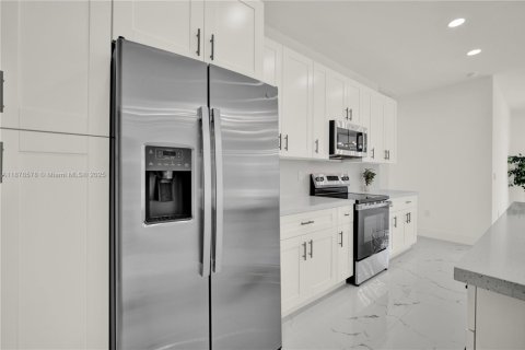 Villa ou maison à vendre à Port Charlotte, Floride: 4 chambres, 165.64 m2 № 1943487 - photo 8