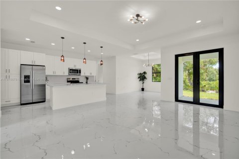 Villa ou maison à vendre à Port Charlotte, Floride: 4 chambres, 165.64 m2 № 1943487 - photo 5