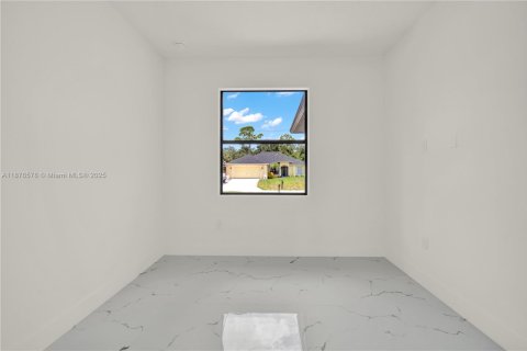 Villa ou maison à vendre à Port Charlotte, Floride: 4 chambres, 165.64 m2 № 1943487 - photo 9