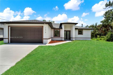 Villa ou maison à vendre à Port Charlotte, Floride: 4 chambres, 165.64 m2 № 1943487 - photo 1