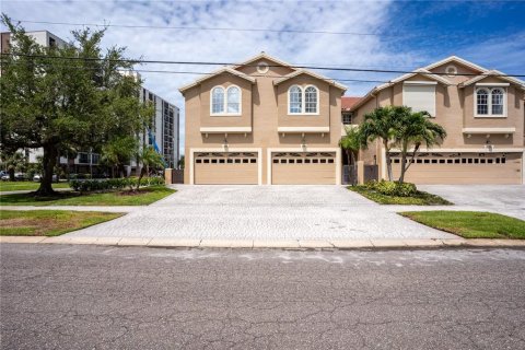 Touwnhouse à louer à Clearwater, Floride: 3 chambres, 278.52 m2 № 1837923 - photo 2