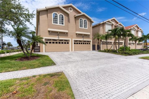 Touwnhouse à louer à Clearwater, Floride: 3 chambres, 278.52 m2 № 1837923 - photo 1