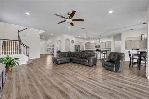 House in Orlando, Florida 6 bedrooms, 458.1 sq.m. № 1744880 - photo 9