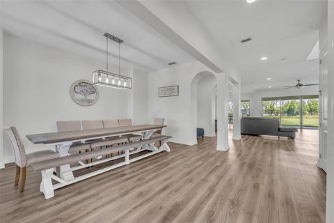 House in Orlando, Florida 6 bedrooms, 458.1 sq.m. № 1744880 - photo 6
