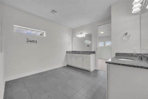 House in Orlando, Florida 6 bedrooms, 458.1 sq.m. № 1744880 - photo 29