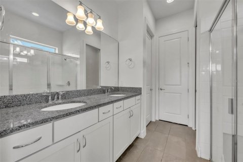 House in Orlando, Florida 6 bedrooms, 458.1 sq.m. № 1744880 - photo 22