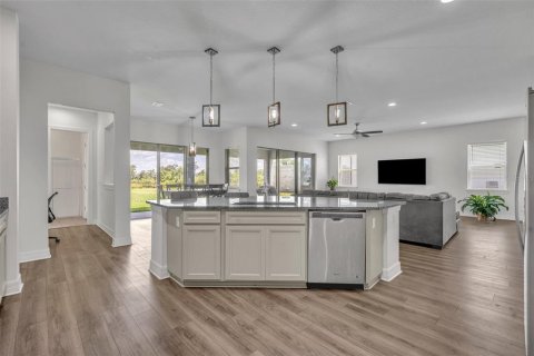 House in Orlando, Florida 6 bedrooms, 458.1 sq.m. № 1744880 - photo 14