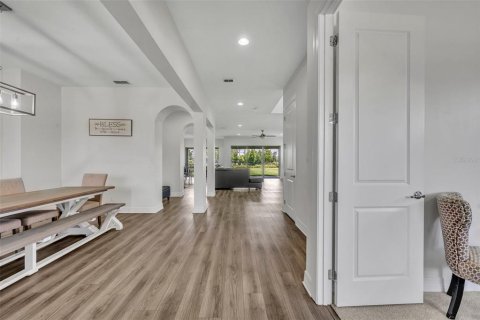 House in Orlando, Florida 6 bedrooms, 458.1 sq.m. № 1744880 - photo 5