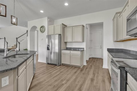 House in Orlando, Florida 6 bedrooms, 458.1 sq.m. № 1744880 - photo 13