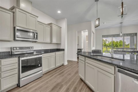 House in Orlando, Florida 6 bedrooms, 458.1 sq.m. № 1744880 - photo 15